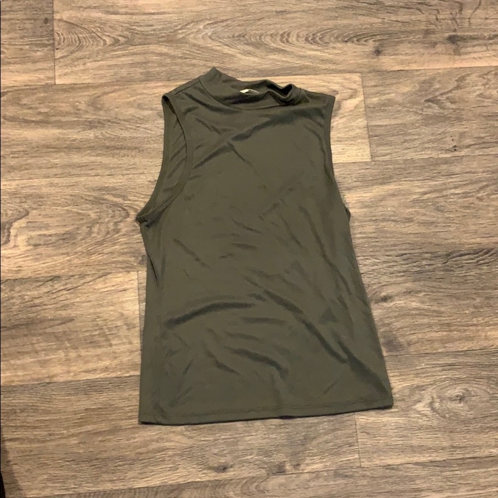 Cowl neck sleeveless crop top